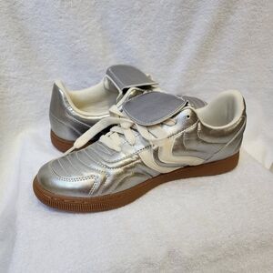 Madden NYC Women’s Silver Fashion Sneakers Size 8 New in Box